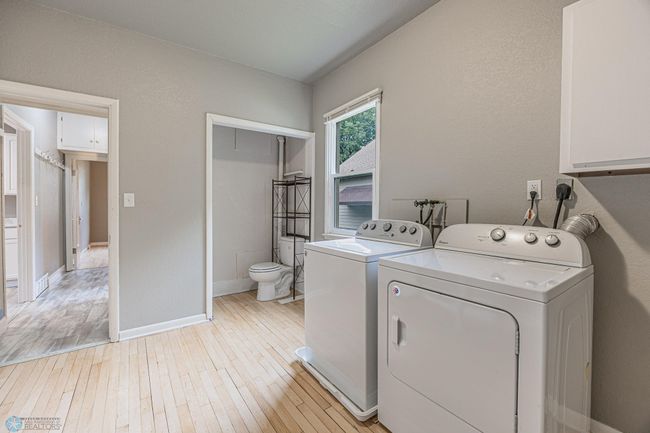1/2 Bathroom & Laundry Room | Image 27