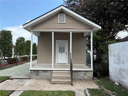 924 Derbigny St, Gretna, LA, 70053-6206 | Card Image