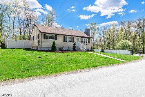 586 Clearview Dr, Newton, NJ, 07860-6776 | Card Image