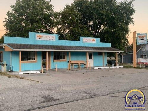 204 3rd St, Winchester, KS, 66097-4029 | Card Image