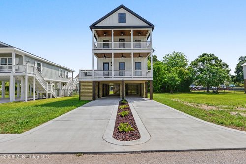 423 S Girard Ave, Long Beach, MS, 39560-5937 | Card Image
