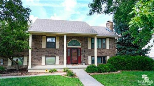 307 Arapahoe Ct, Junction City, KS, 66441-8607 | Card Image