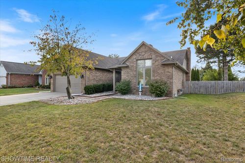 46969 Fox Run Dr, Macomb, MI, 48044-3463 | Card Image