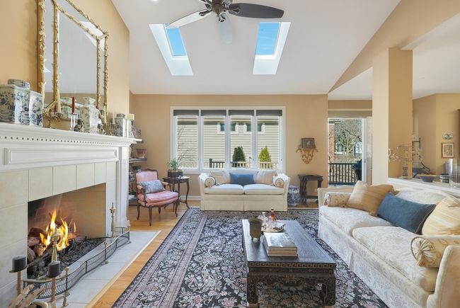 221 Course Dr, House other with 3 bedrooms, 3 bathrooms and 2 parking in Lake In The Hills IL | Image 9