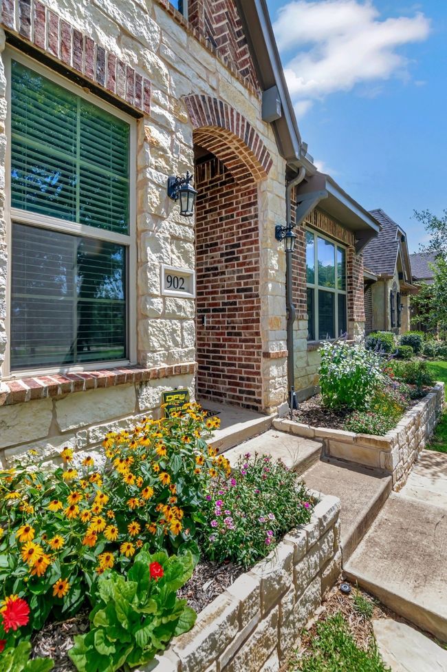 902 Adam Way, House other with 3 bedrooms, 2 bathrooms and null parking in Euless TX | Image 4