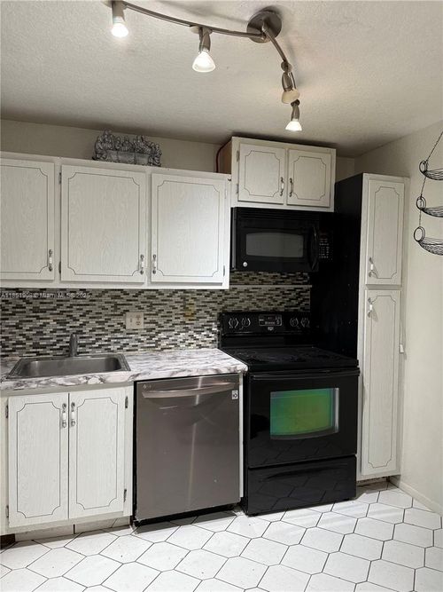 apt-f106-8390 Sands Point Blvd, Tamarac, FL, 33321-3845 | Card Image