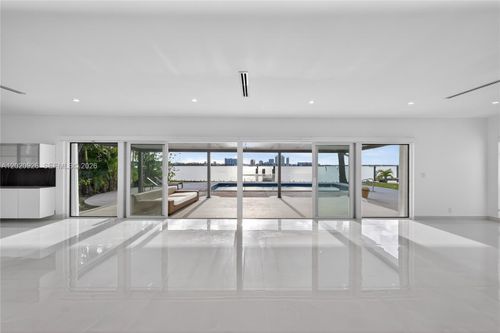 1-1101 S Shore Dr, Miami Beach, FL, 33141-2415 | Card Image
