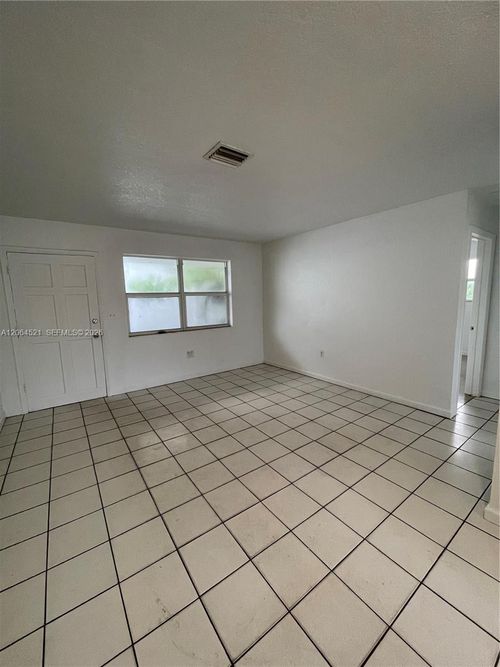 3-1243 Nw 61st St, Miami, FL, 33142-8238 | Card Image