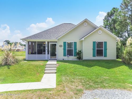 329 Davis St, Waveland, MS, 39576-4160 | Card Image
