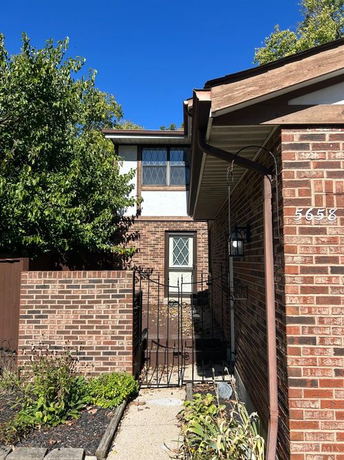 5658 Springdale Rd, Colerain Twp, OH, 45251-1826 | Card Image