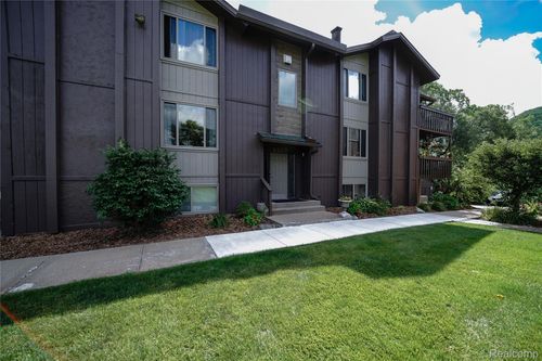 12-8365 Pontiac Lake Rd, White Lake, MI, 48386-1667 | Card Image