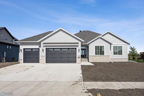 2924 Prairie Farms Cir S, Fargo, ND, 58104-4800 | Card Image