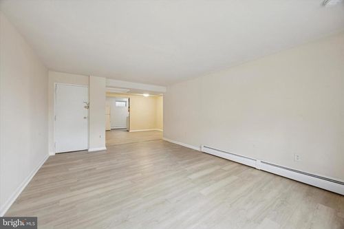 apt-d17-100 E Glenolden Ave, GLENOLDEN, PA, 19036-2258 | Card Image