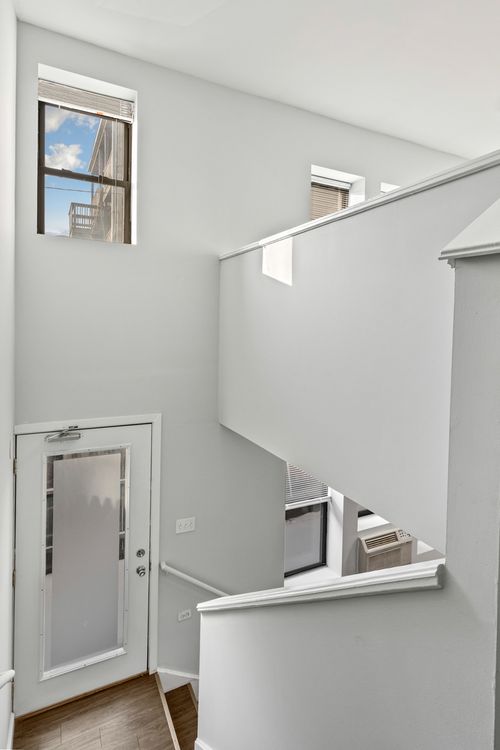 apt-120-4875 Magnolia Ave, Chicago, IL, 60640-4735 | Card Image