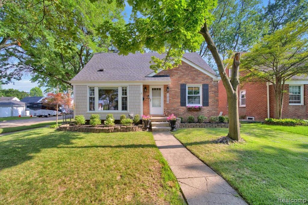 Harwood Ave, Royal Oak, MI 48067