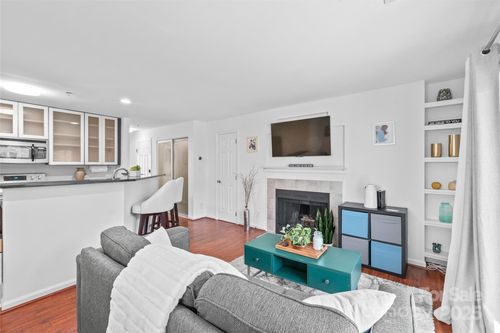 unit-2f-525 N Graham St, Charlotte, NC, 28202-2262 | Card Image