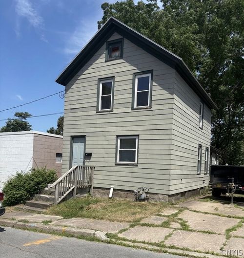 7 Dublin St, Oswego, NY, 13126-1930 | Card Image