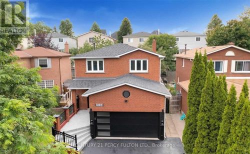 2034 Shay Dr, Pickering, ON, L1X1X9 | Card Image