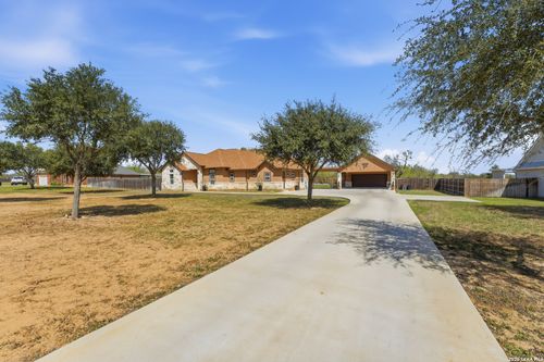 149 W Short Meadow Dr, Lytle, TX, 78052-3986 | Card Image