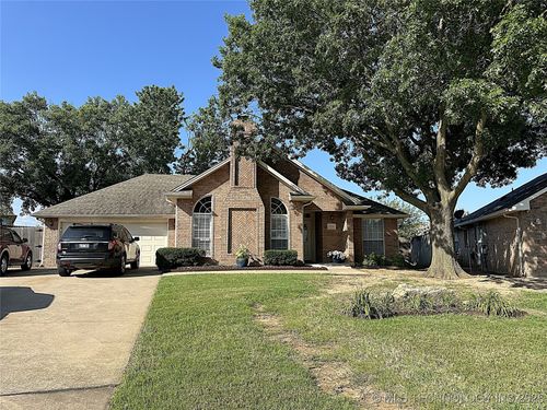 1530 Persimmon, Ardmore, OK, 73401 | Card Image