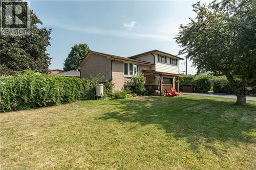 2 Lester Pl, Cambridge, ON, N1R2P9 | Card Image