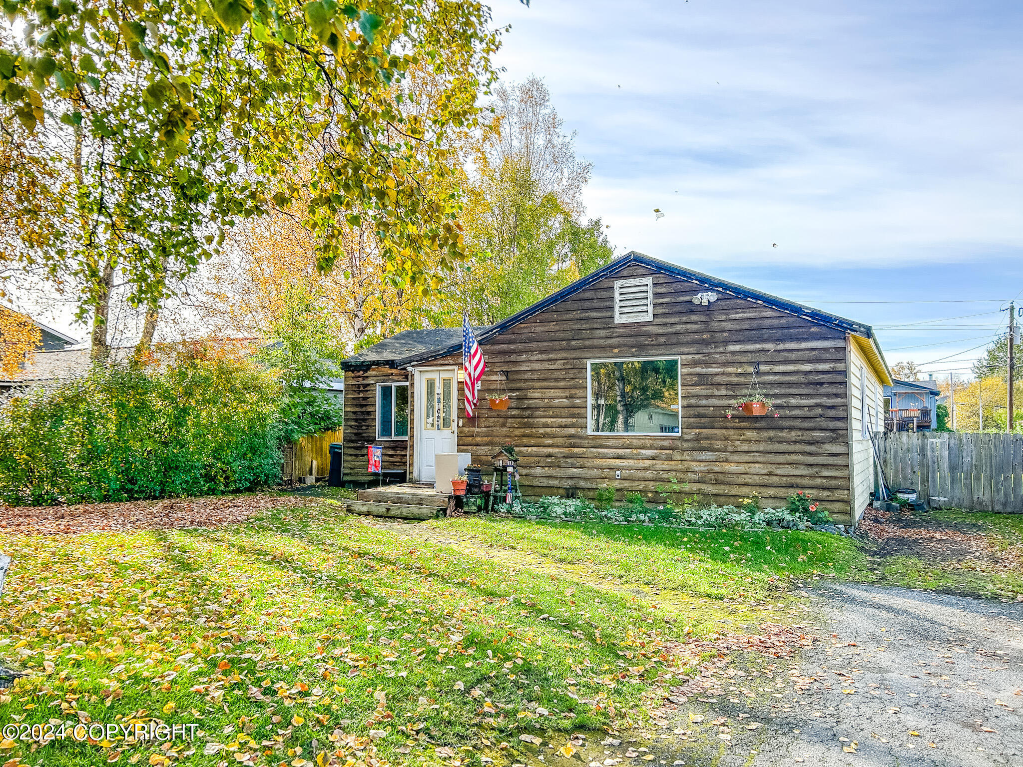 Bruce Ln, Anchorage, AK 99517
