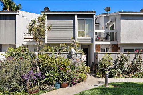 622 Whitney Way, Costa Mesa, CA, 92626-3142 | Card Image