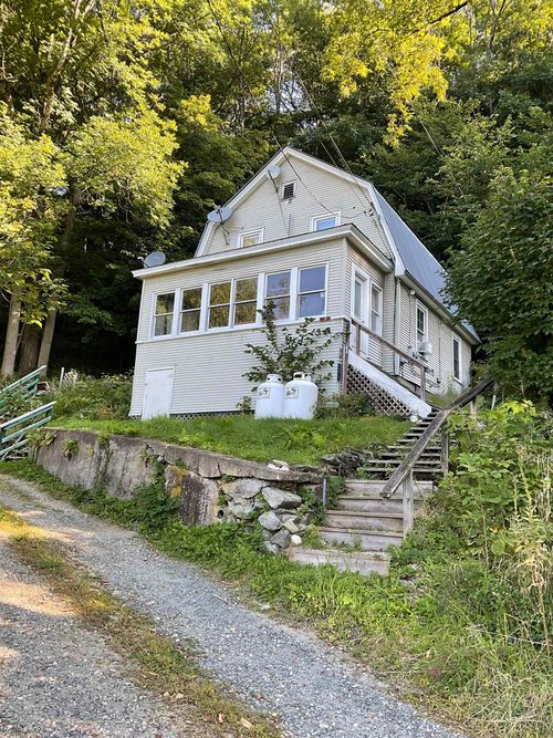 39 Livery Stable Dr, Bethel, VT, 05032 | Card Image