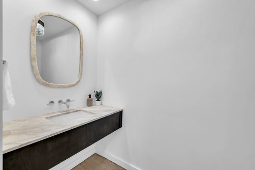 689 Crofton Ave S, Highland Park, IL, 60035-3909 | Card Image