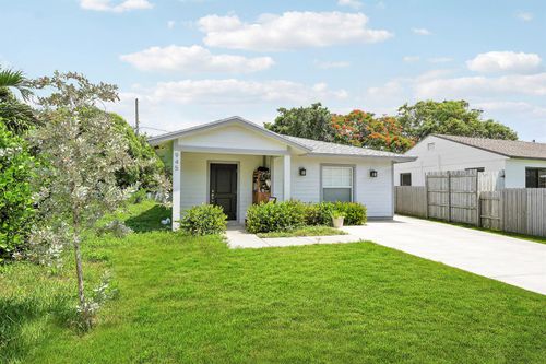 945 32nd St, West Palm Beach, FL, 33407-5007 | Card Image