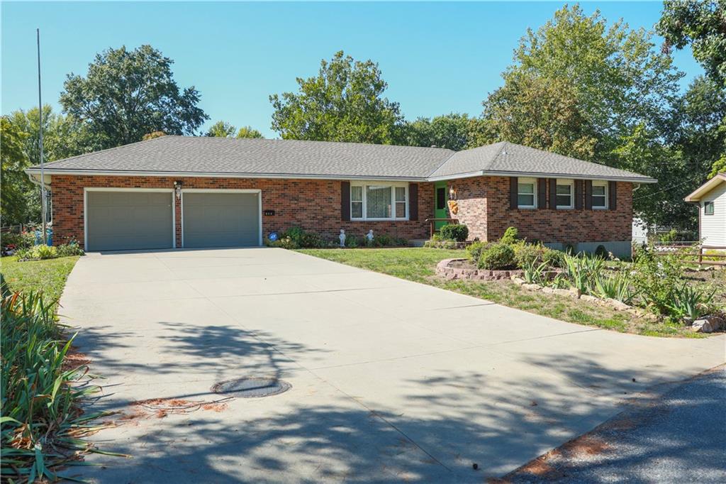 Cliff Dr, Buckner, MO 64016