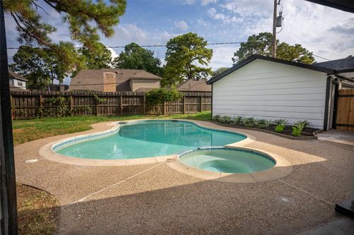 5119 Green Springs Dr, Houston, TX, 77066-2827 | Card Image