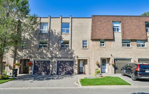 10 Village Green Way, North York, ON, M2J1K8 | Card Image
