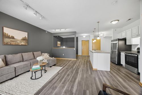 apt-210-750 Mainstreet, Hopkins, MN, 55343-7725 | Card Image