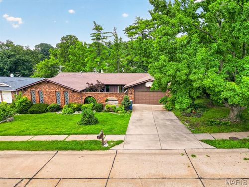 513 Glan Tai Dr, Manchester, MO, 63011-4013 | Card Image