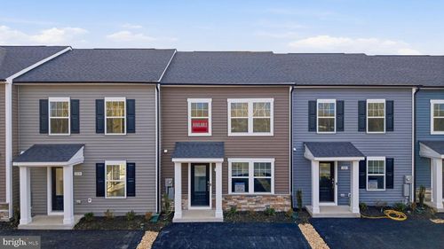 121 Courthouse Dr, MARTINSBURG, WV, 25404-3749 | Card Image