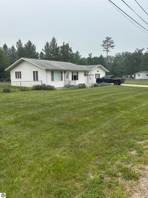 5377 Wildwood Dr, Prescott, MI, 48756-9551 | Card Image