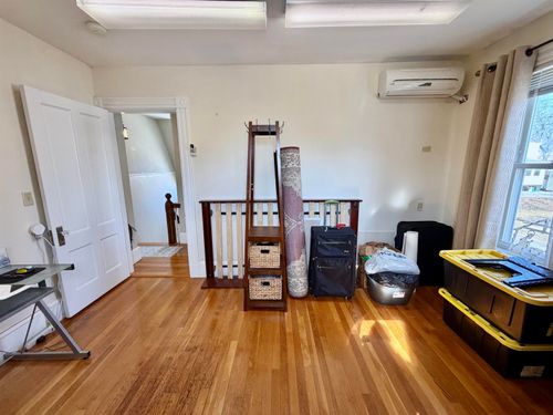 46 Hough St, Dover, NH, 03820-2640 | Card Image