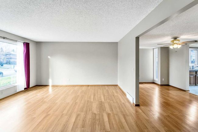 195 Deerbow Circle Se, House other with 3 bedrooms, 3 bathrooms and 2 parking in Calgary AB | Image 4