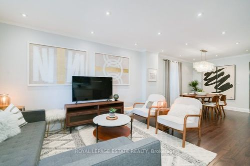 331 Scarborough Rd, Toronto, ON, M4E3M9 | Card Image