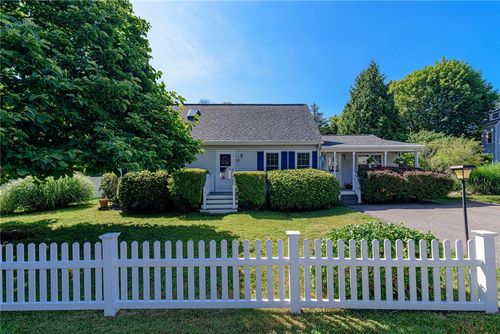 6 Christopher St, South Kingstown, RI, 02879-4210 | Card Image