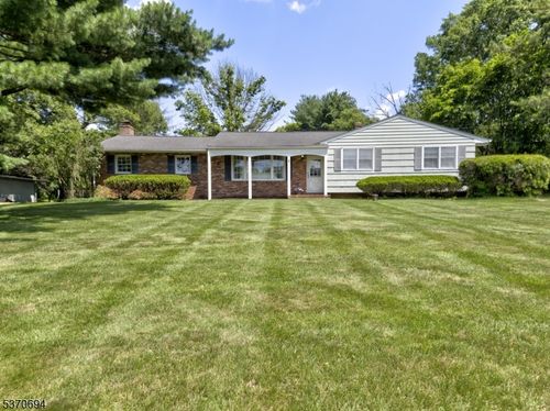 4 Estella Dr, FLEMINGTON, NJ, 08822-3307 | Card Image