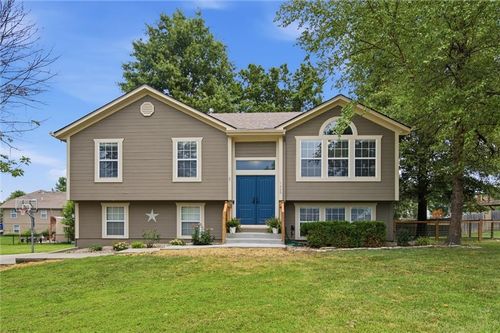 1400 Aspen Dr, Greenwood, MO, 64034-8682 | Card Image