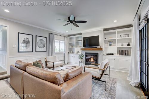 50210 Cedargrove Rd, Shelby Twp, MI, 48317-1542 | Card Image