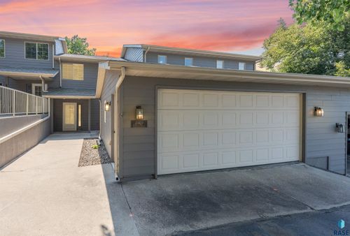 2-2303 E Beacon Pl, Sioux Falls, SD, 57103-3379 | Card Image