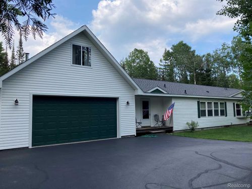 16986 Pineview Dr, Presque Isle, MI, 49777-8527 | Card Image
