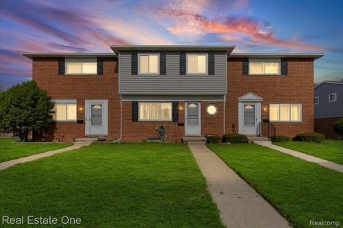 2607 Patrick Henry St, Auburn Hills, MI, 48326-2330 | Card Image