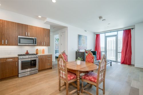 1112-222 West Avenue, Austin, TX, 78701 | Card Image