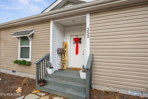 352 Perry Smith Ln, Caryville, TN, 37714-3287 | Card Image