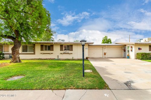 10641 W Oakmont Dr, Sun City, AZ, 85351-3533 | Card Image
